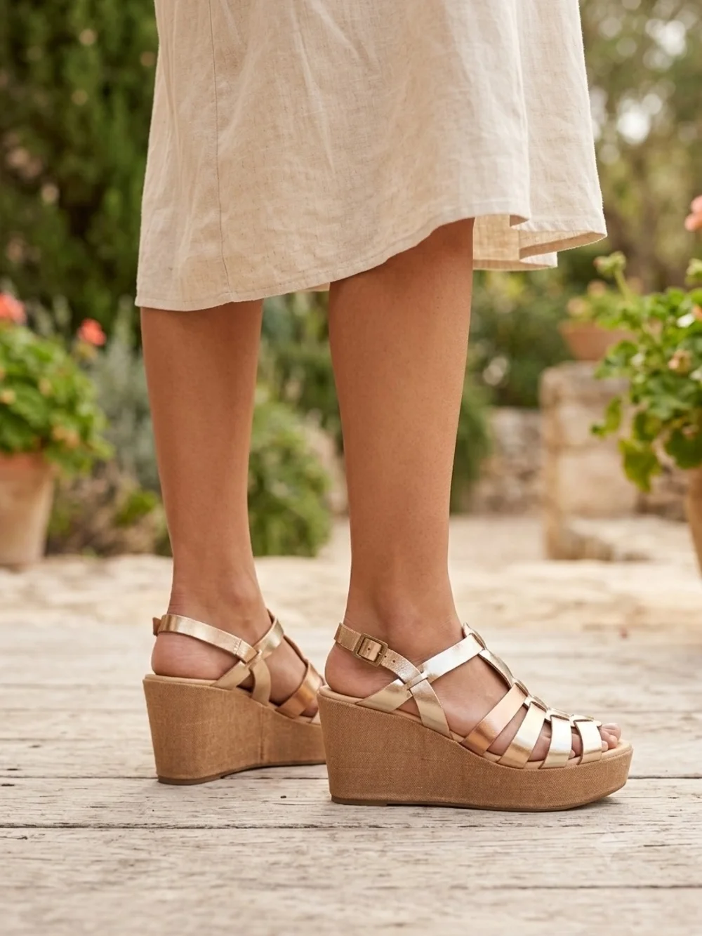 Womens Metallic Strappy Wedge Sandals - Gold